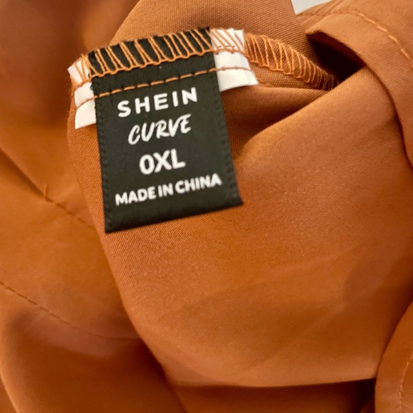🍀🍀 SHEIN Ruffled Rust Blouse - Picture 2 of 2